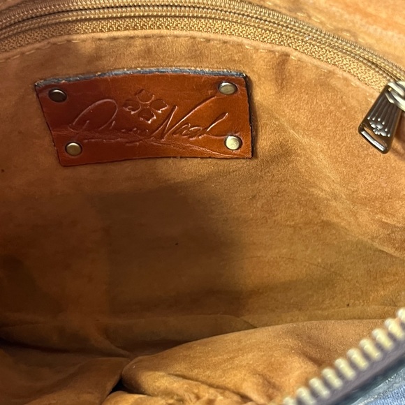 Patricia Nash Cassini Tooled Soft Gold Metallic Wristlet-Excellent Condition - Picture 12 of 13